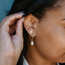 Load image into Gallery viewer, Petal Studs