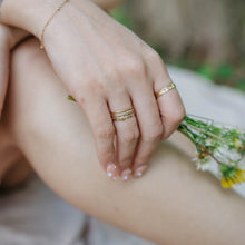 Load image into Gallery viewer, Connected Ring - 5 Bands