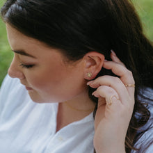 Load image into Gallery viewer, Daisy Studs