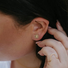 Load image into Gallery viewer, Daisy Studs