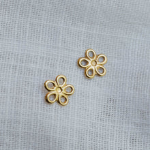 Load image into Gallery viewer, Daisy Studs