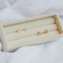 Load image into Gallery viewer, Herkimer Twist Studs