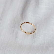 Load image into Gallery viewer, Circe Ring